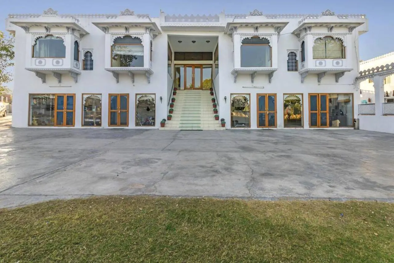 Hotel Devendragarh - A Boutique Lake Facing Guest House On Lake Fateh Sagar Udaipur