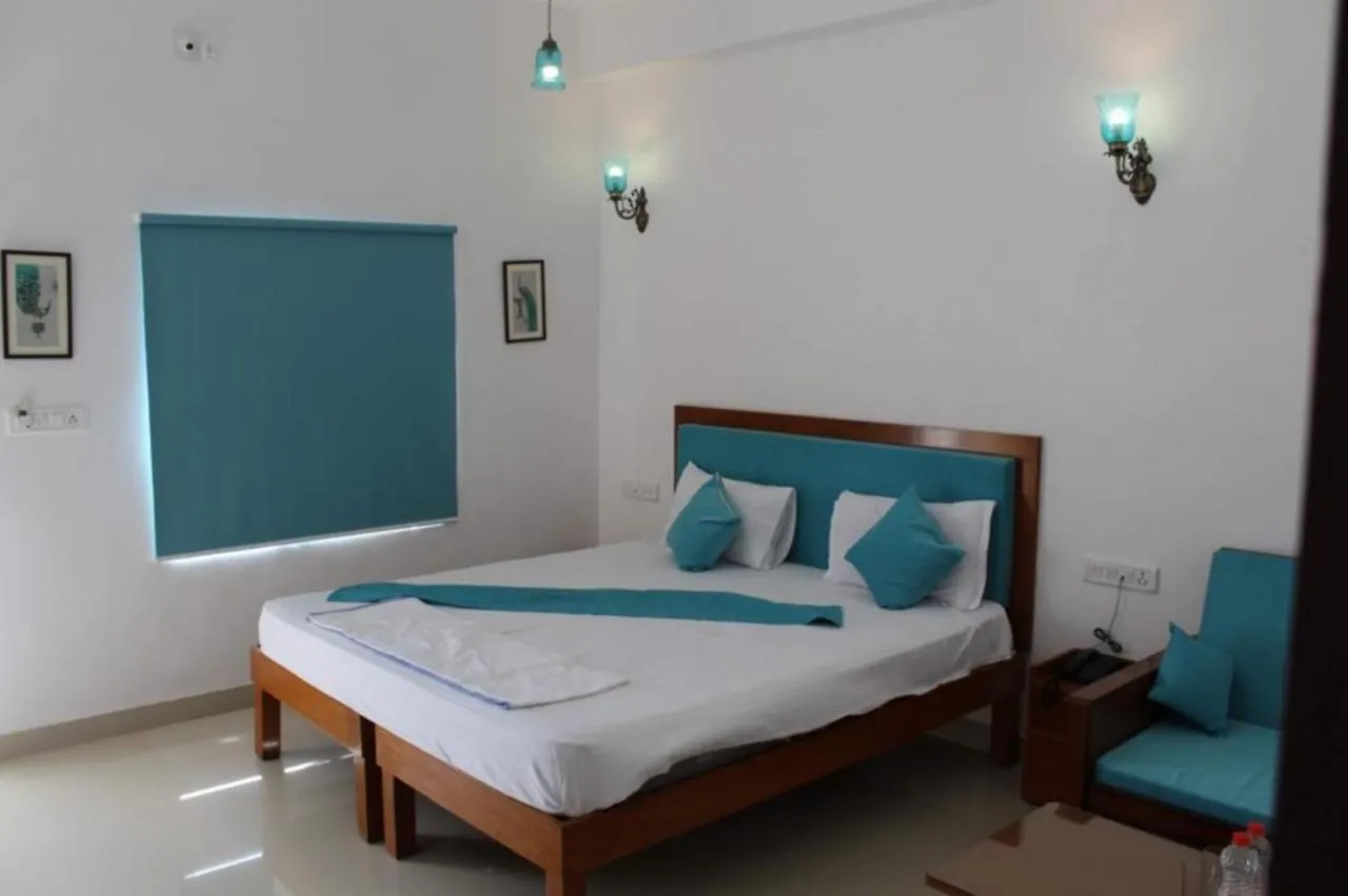 *** Hotel Devendragarh - A Boutique Lake Facing Guest House On Lake Fateh Sagar Udaipur India