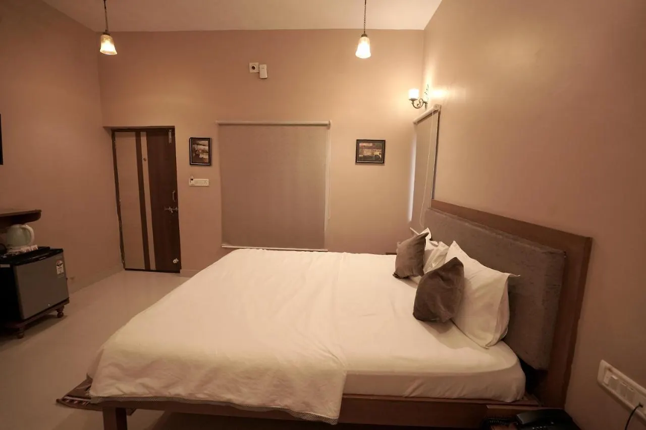 Devendragarh - A Boutique Lake Facing Guest House On Lake Fateh Sagar Udaipur India