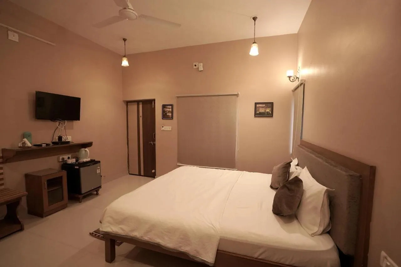 Devendragarh - A Boutique Lake Facing Guest House On Lake Fateh Sagar Udaipur