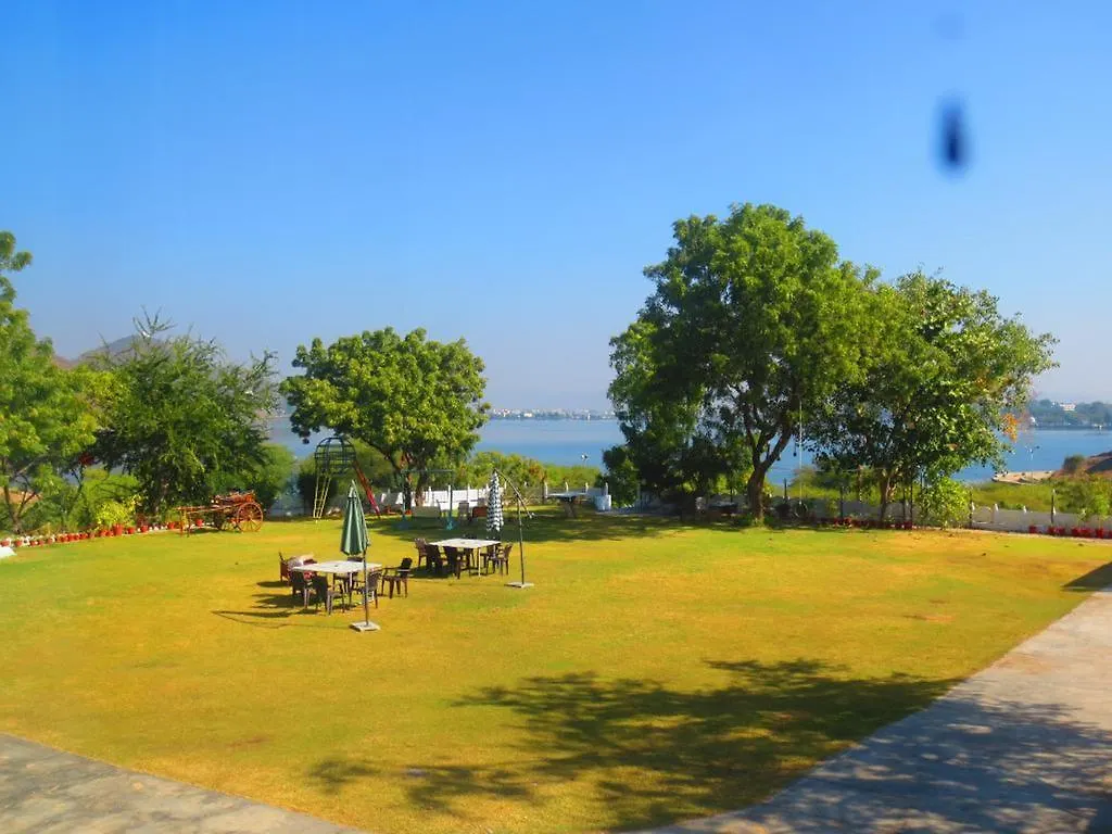 Devendragarh - A Boutique Lake Facing Guest House On Lake Fateh Sagar Udaipur