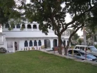 Devendragarh - A Boutique Lake Facing Guest House On Lake Fateh Sagar Udaipur Hotel
