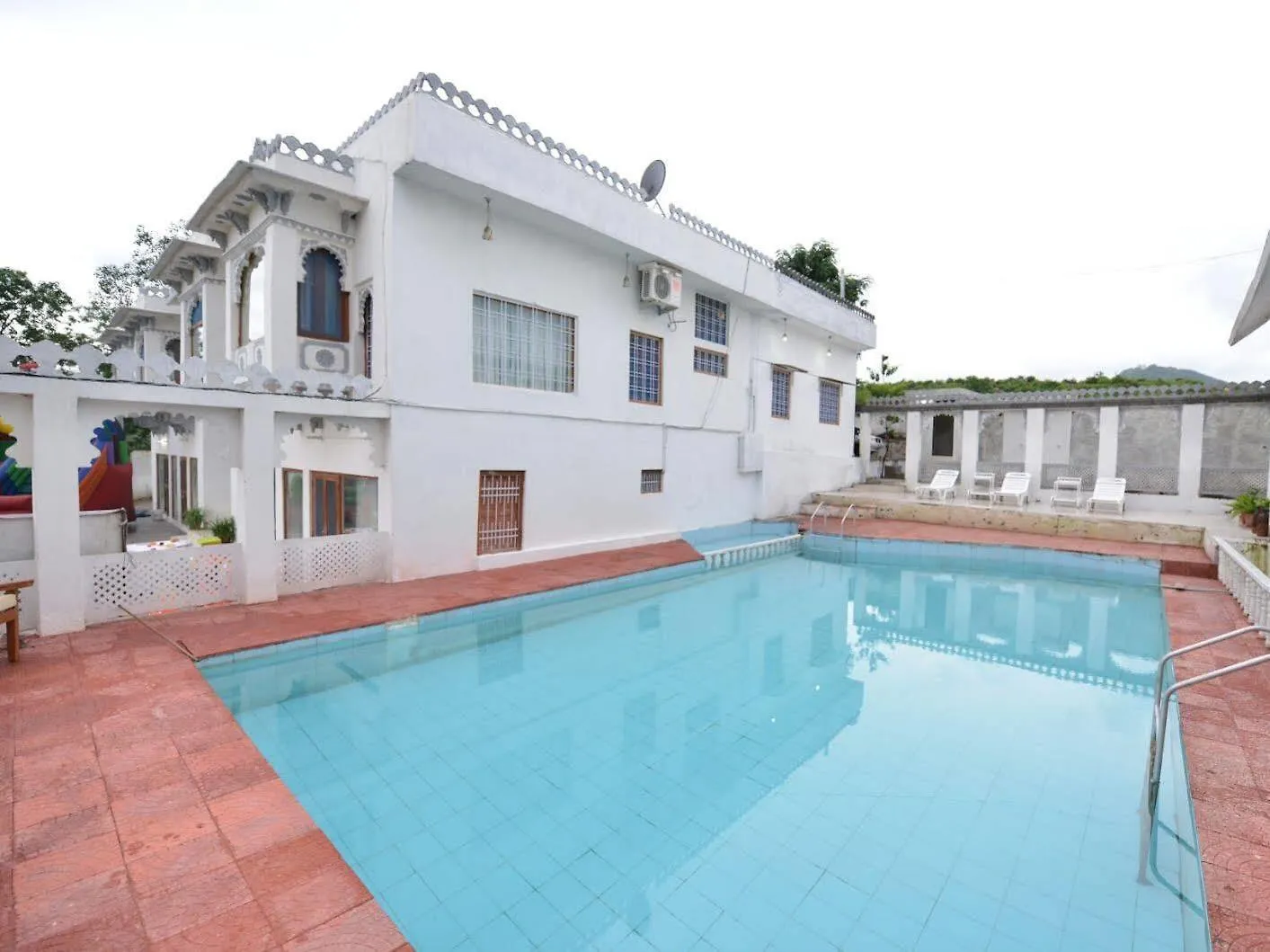 *** Hotel Devendragarh - A Boutique Lake Facing Guest House On Lake Fateh Sagar Udaipur India