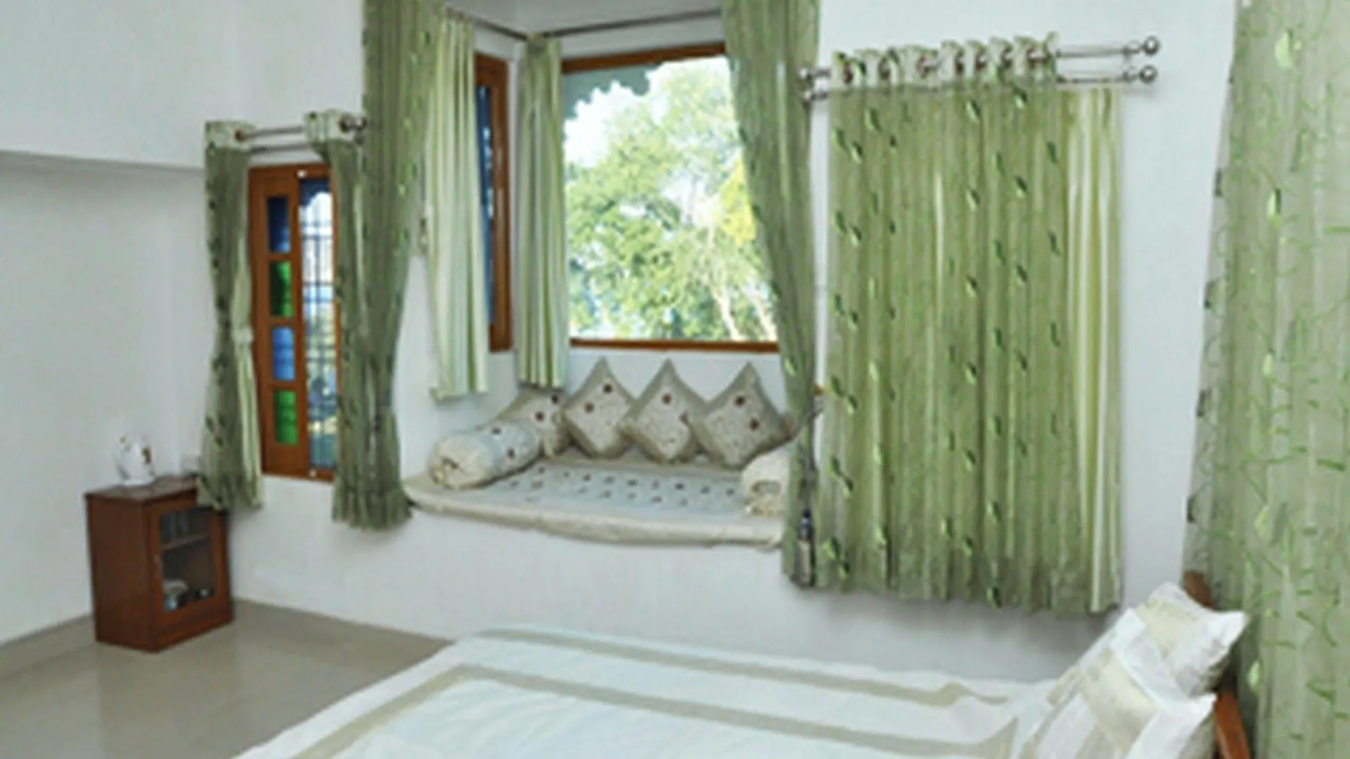 Devendragarh - A Boutique Lake Facing Guest House On Lake Fateh Sagar Udaipur