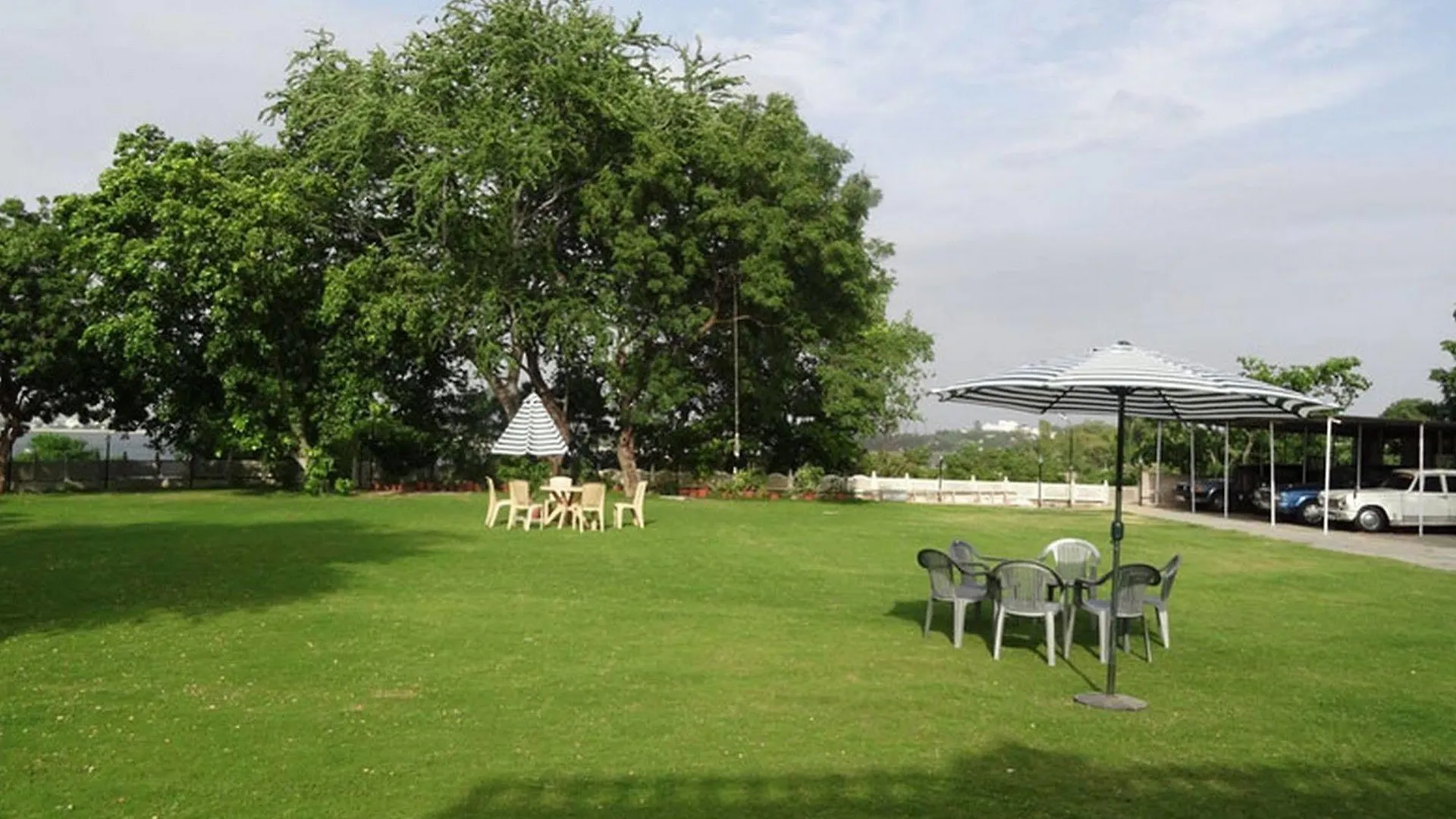 Devendragarh - A Boutique Lake Facing Guest House On Lake Fateh Sagar Udaipur